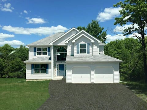 Large Home , Game Room, Close to Ski, Casino