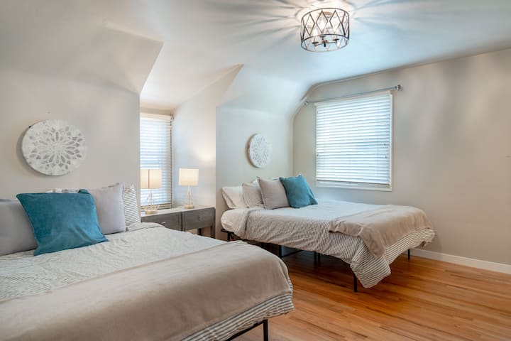 Second bedroom with two queen-sized beds