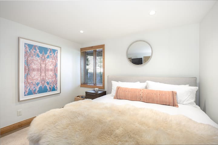 سرير كينج رقم1 للضيوف