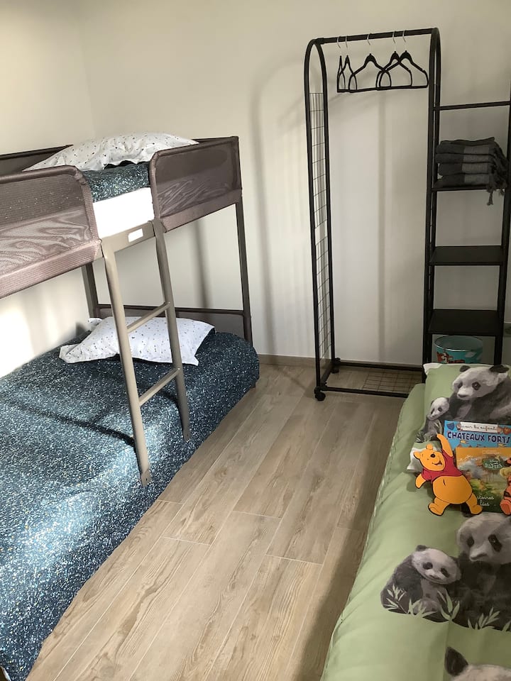 literas 90X200  + cuna para niños pequeños 
