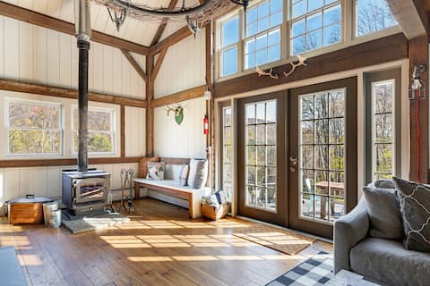 Camp Poe: Hot Tub+Game Room+Bar+6acres+Patio