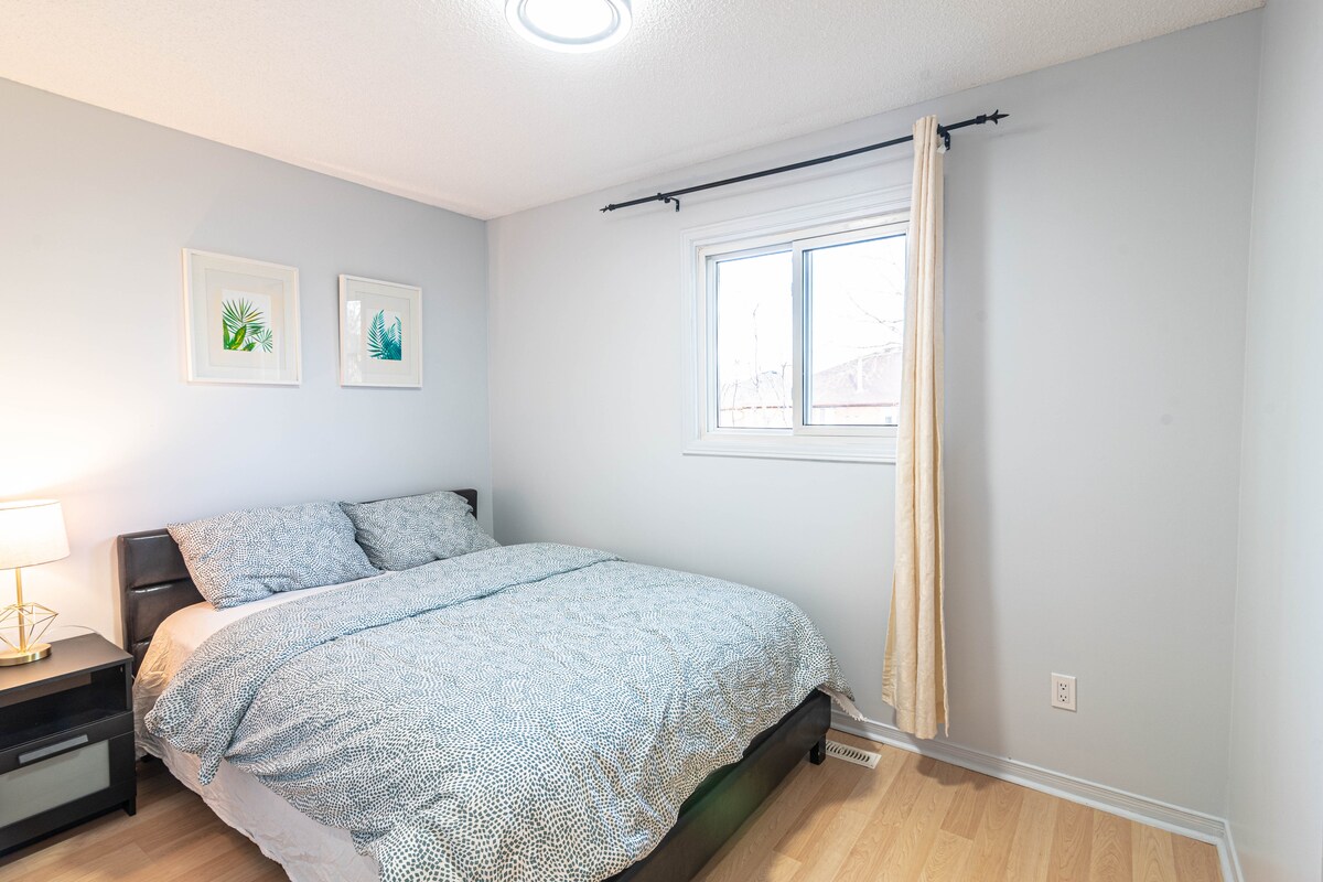 Dhoma e gjumit 2 me dollap dhe qëndrim nate