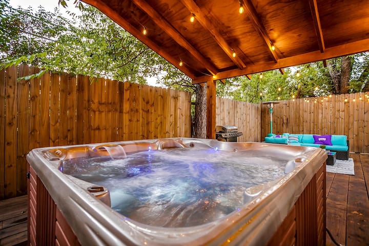 The TCU Game Day House w/Game Room/Hot Tub gallery image 4