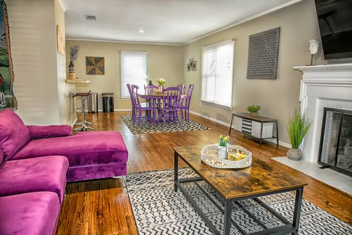 The TCU Game Day House w/Game Room/Hot Tub gallery image 3