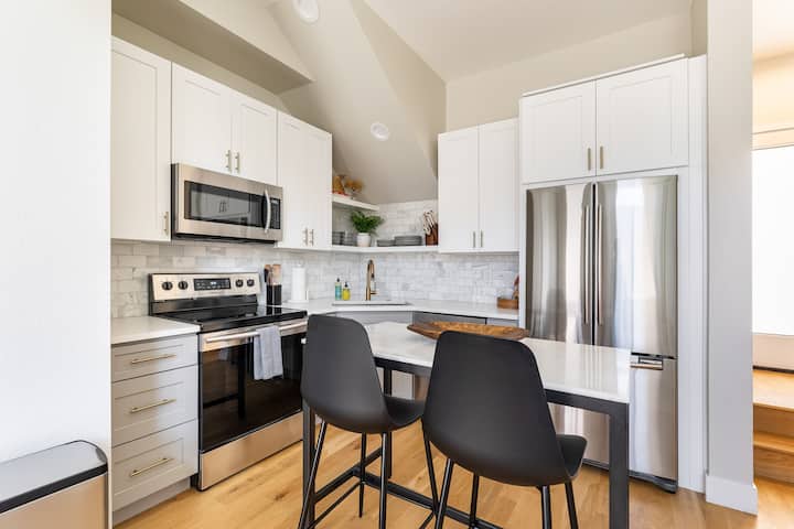 Walkable Location, Extended Stay, Superfast Wi-fi - Denver