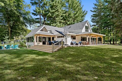 Lakefront Retreat w/ Dock, Hot Tub & Pickleball