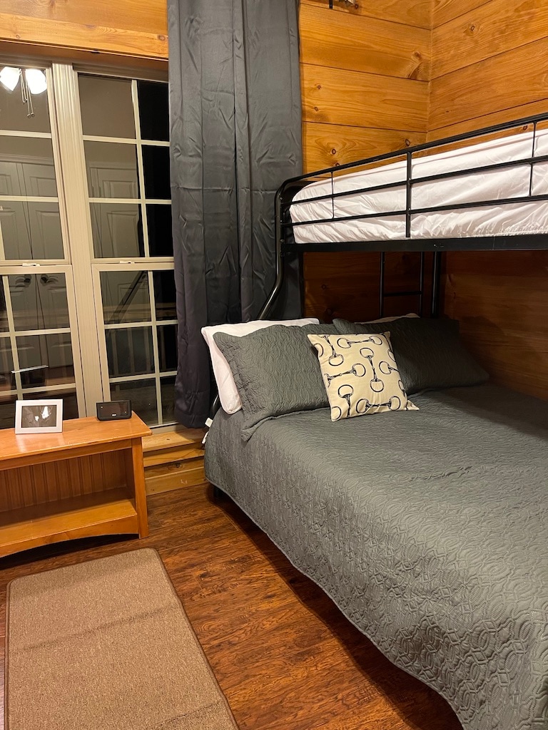 2nd bedroom with bunkbed and single bed (in other picture)