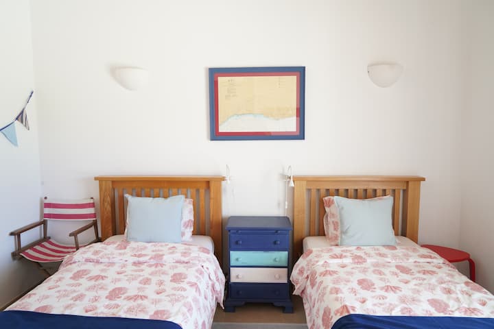 Chambre 1 avec 2 lits simple