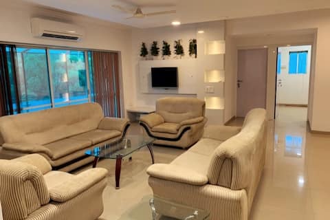 Centrally Located Fully Furnished 3 BDR/3 BTH Apt