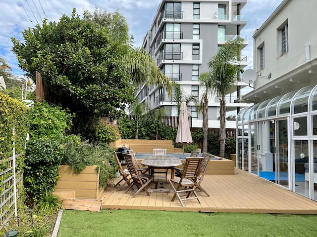 Bright family home, great location + solar power gallery image 5