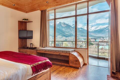 Luxury 3BHK: Breathtaking views