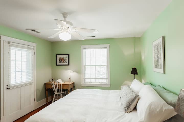 Მწვანე ოთახი 193 × 203 სმ ზომის საწოლით