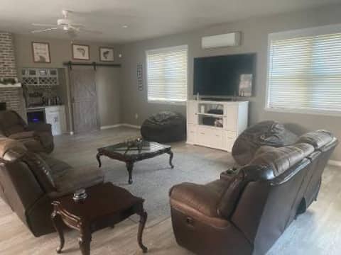 Top Airbnb: Historic home located directly on Lake Harris in Leesburg