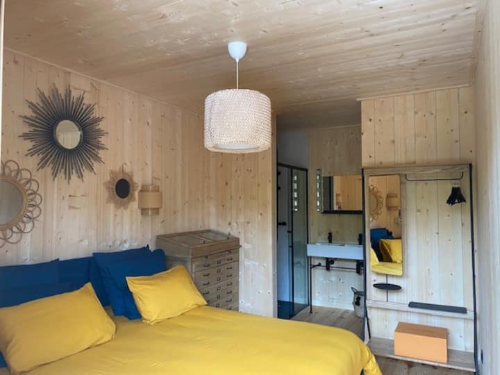 Rodičovská izba č. 1: 160x200 posteľ s WC a sprchou, dvojité umývadlo
