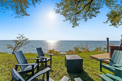 Year Round Hot Tub & Beautiful Views Cottage