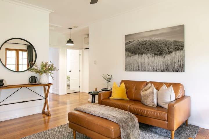 The Lakehouse | Lakeviews & Fireplace - Mount Beauty