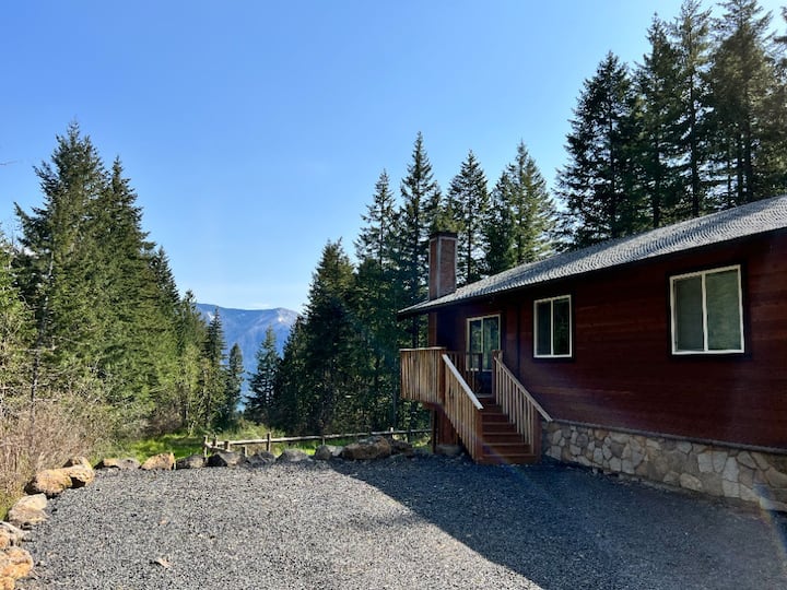 Relaxing Columbia River Home Houses for Rent in Stevenson