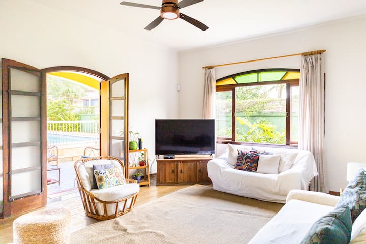 Family Friendly, 500m To 2 Beaches, Garden & Pool. - Bertioga
