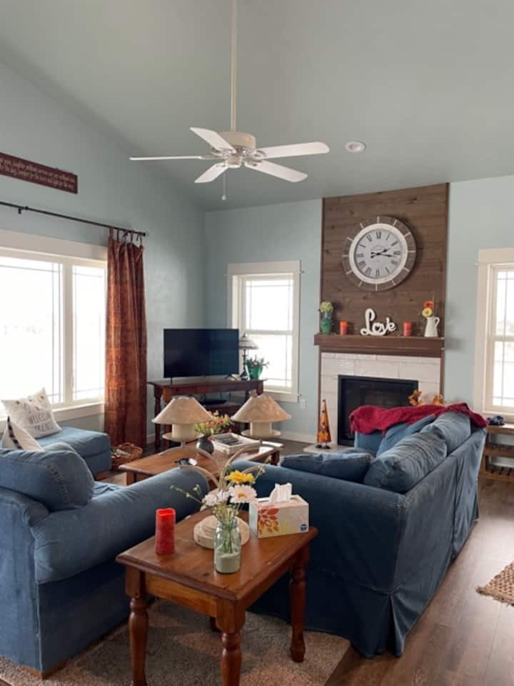 Modern Farmhouse On 150 Acres Near Findley Lake,ny - Findley Lake, NY