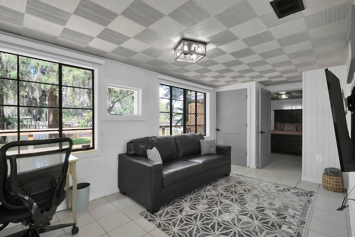 Relaxing Waterfront Cottage. Come Work Or Play! - Jacksonville, FL