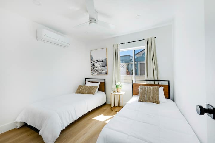 Second bedroom with 2 twin beds and air-conditioning.
