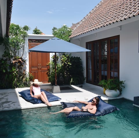 2 BR luxury in tranquil location, walk to beach