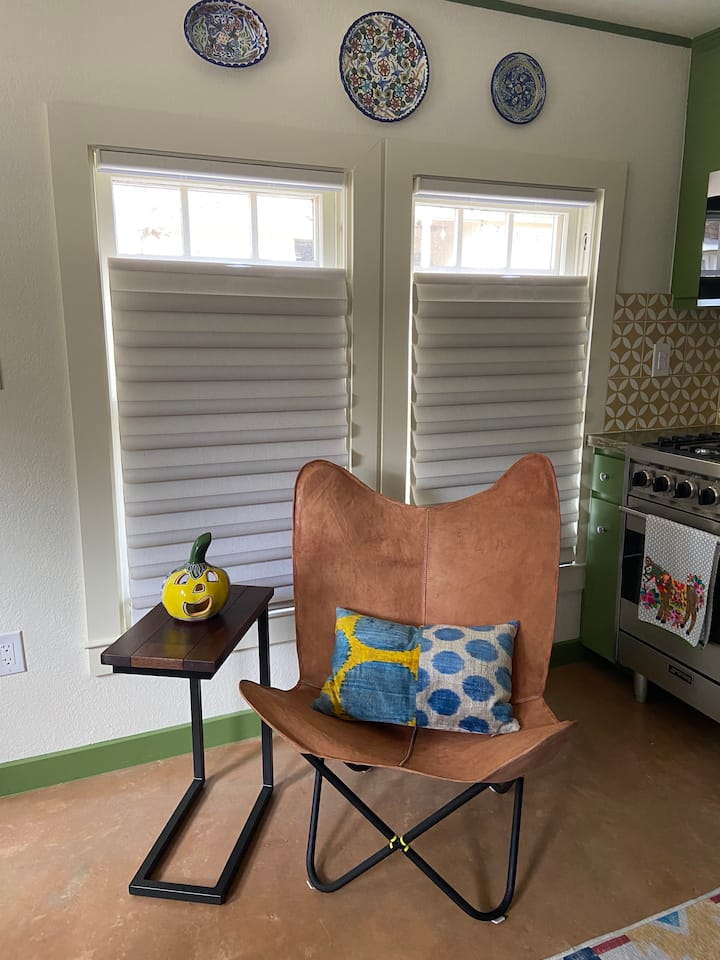 Cozy Casita Nestled In Historic Neighborhood - San Antonio, TX