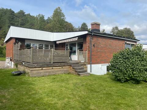 Nice house with plenty of space and close to water