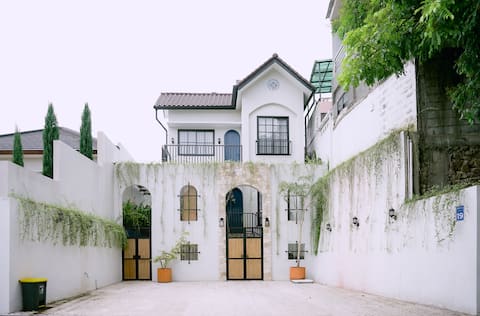 Casadelikan | Mediterranean Tropical House Bandung