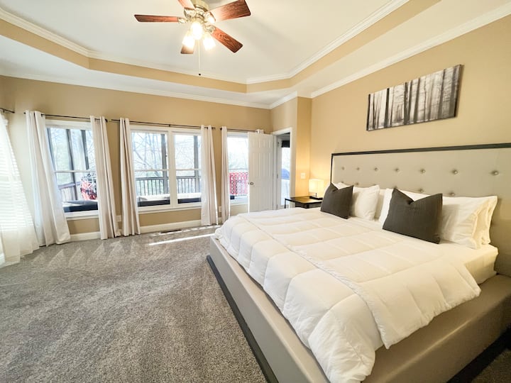 Master Bedroom ( en suite )  - king sized bed and wooded views through the screened in porch.