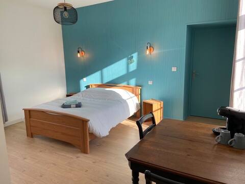 Welcome to school ! Room with separate access