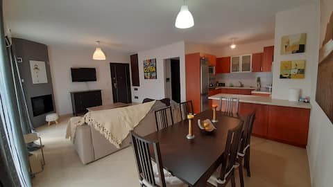 Family house 3 rooms near beach & castle!