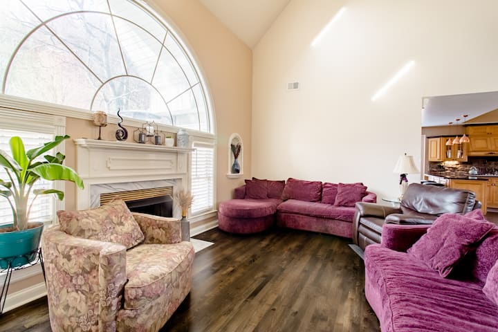 Beautiful Nashville Area Hillside Home - Brentwood, TN