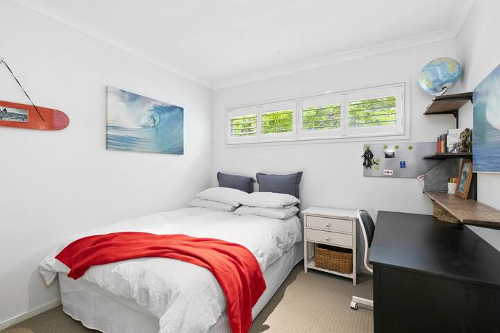 Modern Large Family Beach Home with Pool. gallery image 3