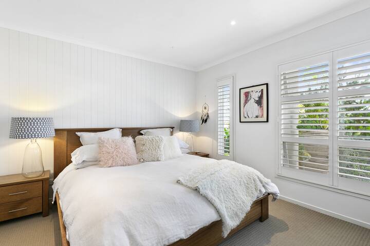 Modern Large Family Beach Home with Pool. gallery image 4