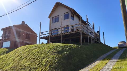 3-bedroom 2-bath house 50m from the beach