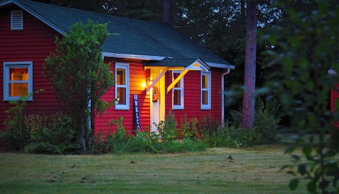 Red River Cottage w/firepit, Blackhawk on the Fox!