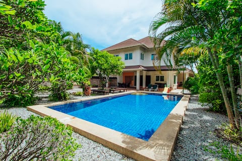 PRIVATE RESIDENCE Hosted   by SASITHORN