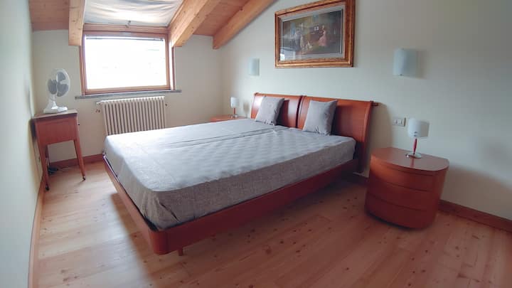 卧室，有1张标准双人床