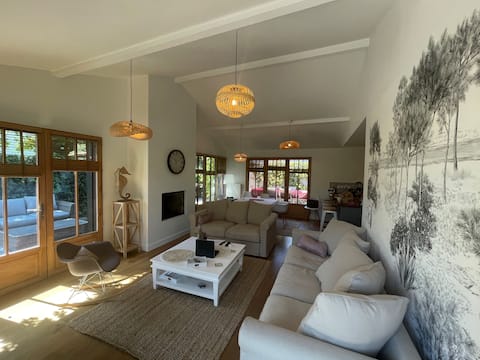 Popular Airbnb listing: VILLA PYQUEY in Lège Cap Ferret