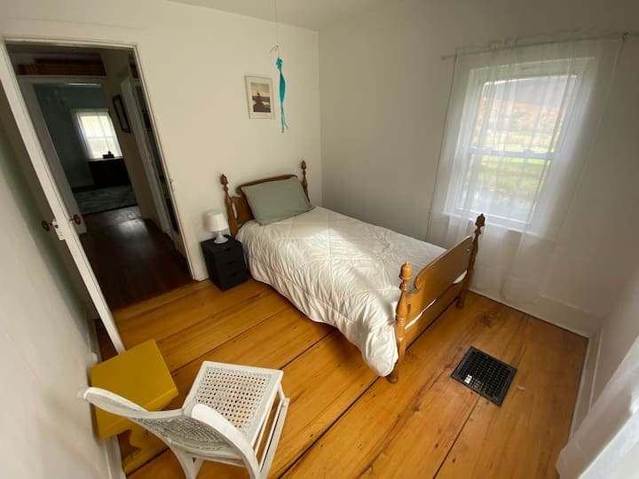 Habitación doble con dos dormitorios.