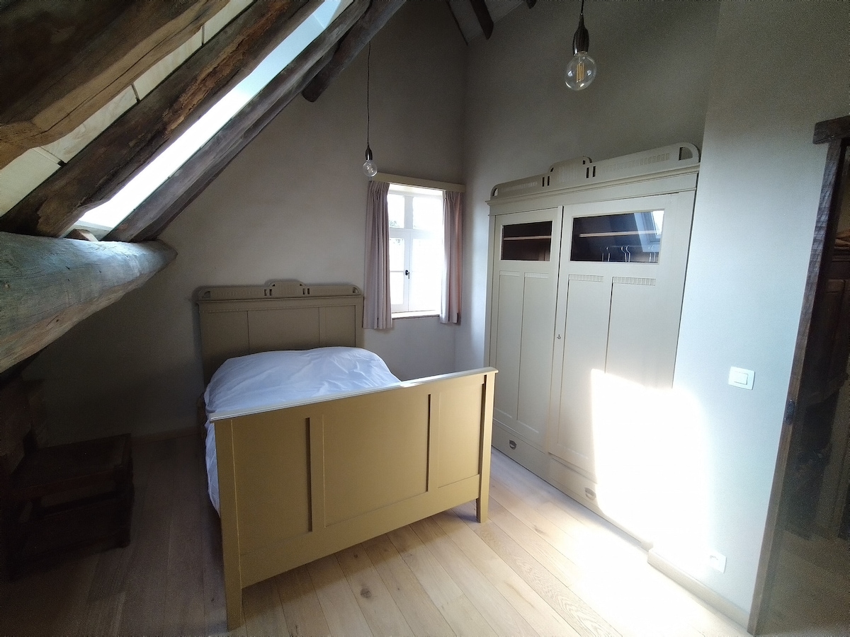 Kamer west
Dubbel bed 140*200 cm