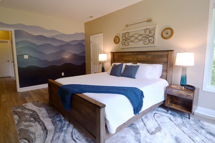 Blue Ridge Master Bedroom - king bed