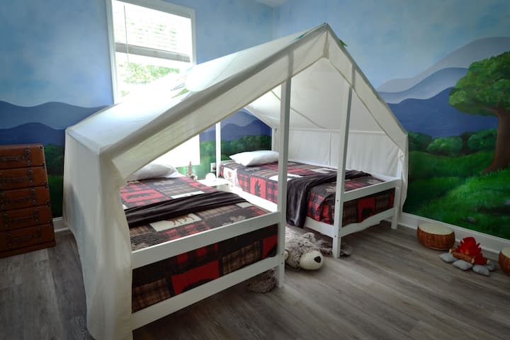 Camp Adventure Room - 2 twin beds