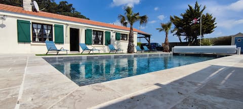 Villa avec piscine"Vue mer "accès plage 300m l'été