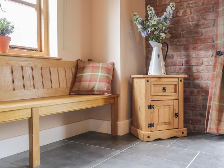The Dairy; Countryside Retreat With Hot Tub - Bala