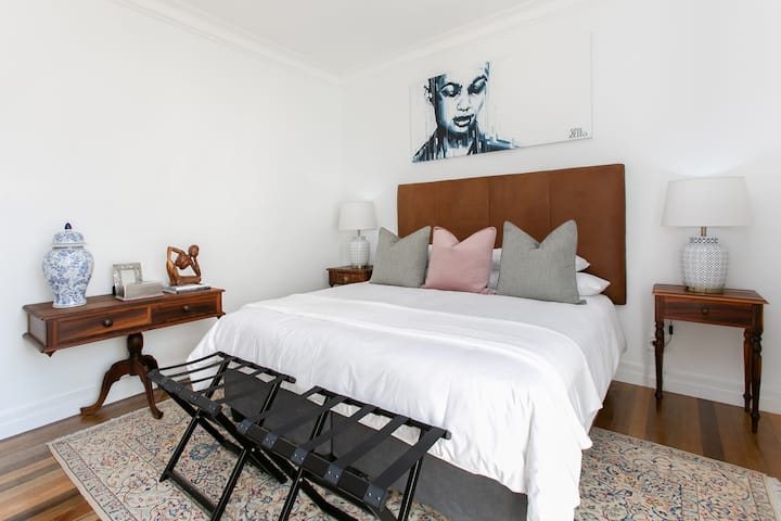 King Guest Bedroom 2
Lazy days can be enjoyed curled up in bed with a book. Total bliss. 
All rooms are King Extra Length beds with high thread count white linen and backdropped with local artwork. 
Comfort is a priority with La Maison On Main.