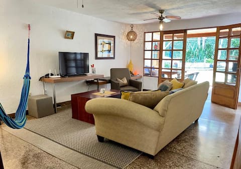 Charming, quiet home near city & nature