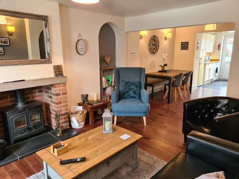 Top performing Airbnb: 2 bed Cottage Pickering, Priv Parking, Logburner in Pickering