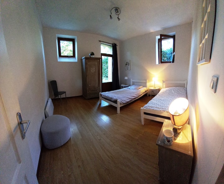 Chambre avec 2 lits simple